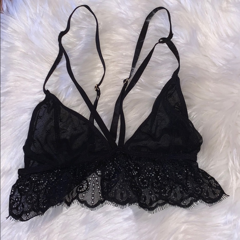Black lacy bralette